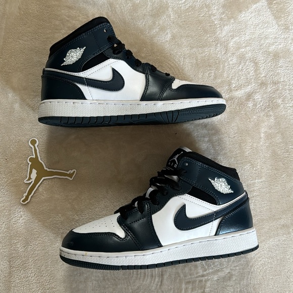Air Jordan 1 MID navy white black sneakers - Picture 3 of 10